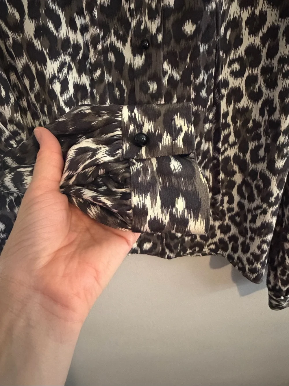 Kate Spade Lynette leopard print 100% silk blouse size 8